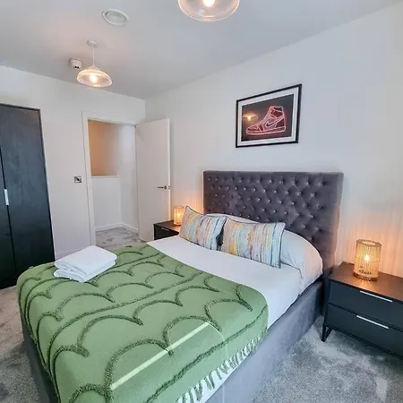 4 Bed Townhouse Free Parking Piccadilly-3